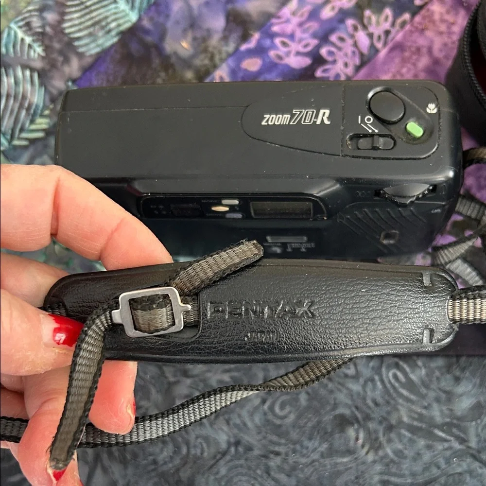 Pentax Zoom 70R Black Camera with Case